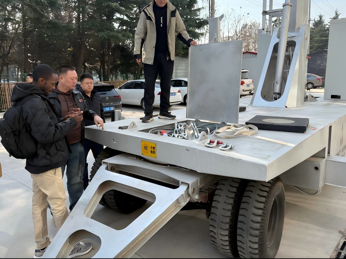 زيارة العميل من مصنع زيمبابوي - 1: عرض إنتاج ونشر الخلايا على عجلات