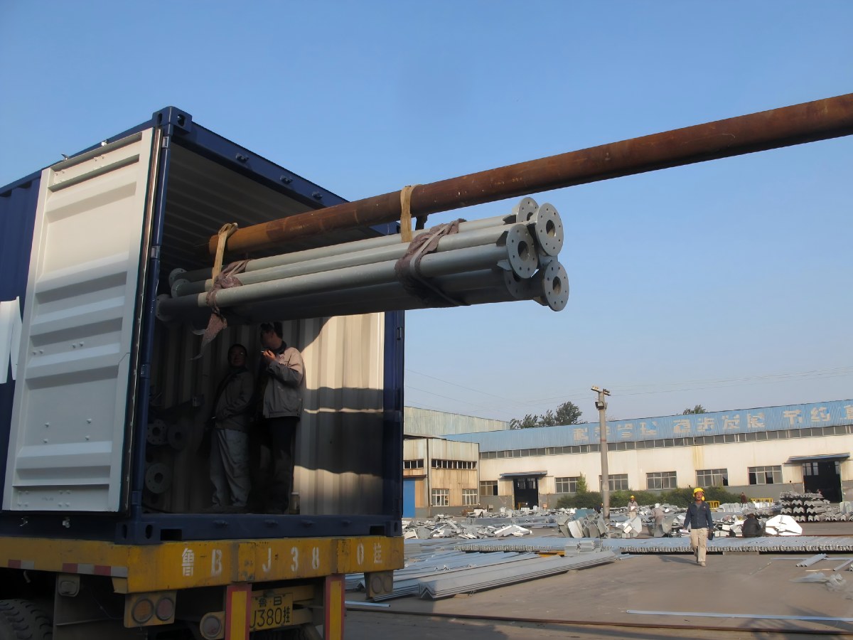 برج فولاذي أنبوبي بطول 80 مترًا للتغليف والشحن إلى إريتريا