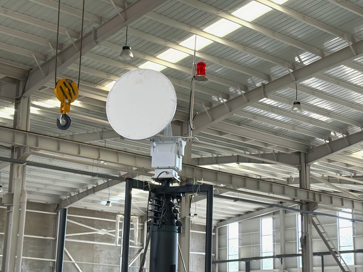 تم بنجاح تطوير منصة تتبع الموجات الدقيقة لخزانة الاتصالات المتكاملة.